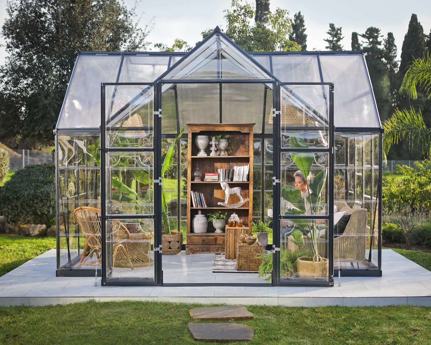 Теплица из поликарбоната Victory Orangery Garden Chalet.