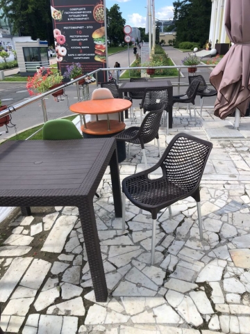Пластиковый Horeca стул для кафе коричневый