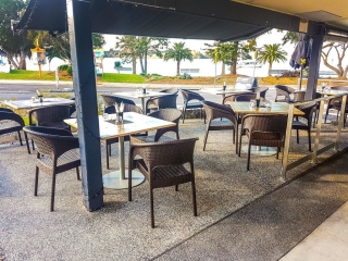 Кресло пластиковое плетеное Panama (58х64х80см) коричневое
